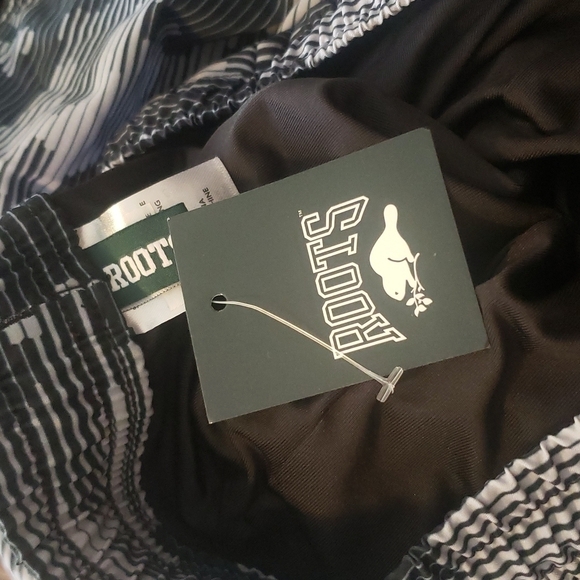 Roots Shorts - Picture 11 of 11